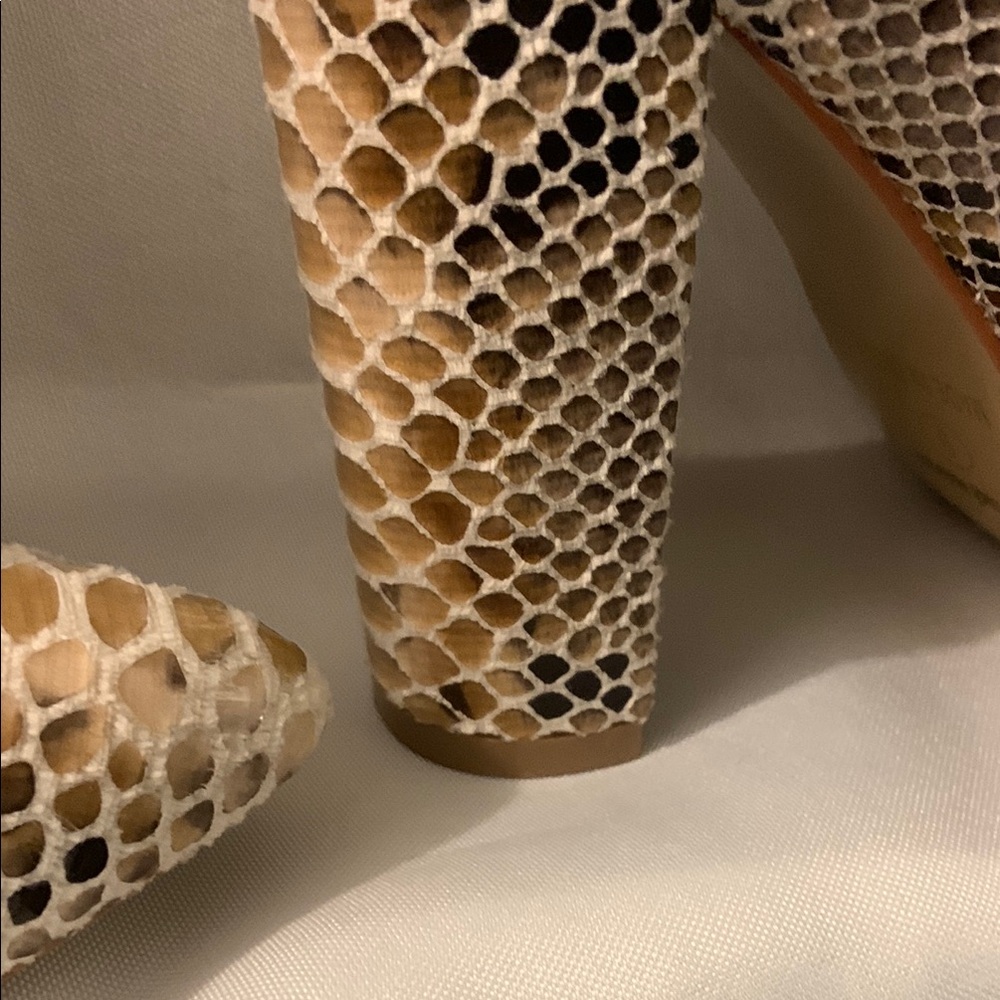 Chic Snakeskin Heeled Boots - Picture 5 of 7